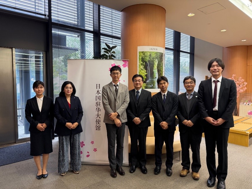 Mr. Tetsuya Masima, Counselor (third from the right), and Mr. Yudai Omura, First Secretary (third from the left), Embassy of Japan in China
