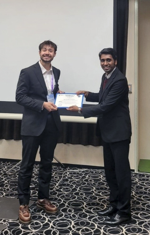 Alexandre CRÔNE, accompanied by Sharath Srinivasamurthy, receiving the Best Presentation Award