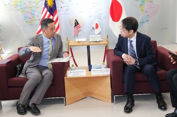 意見交換の様子　イムラン・ビン・ユソフ参事官